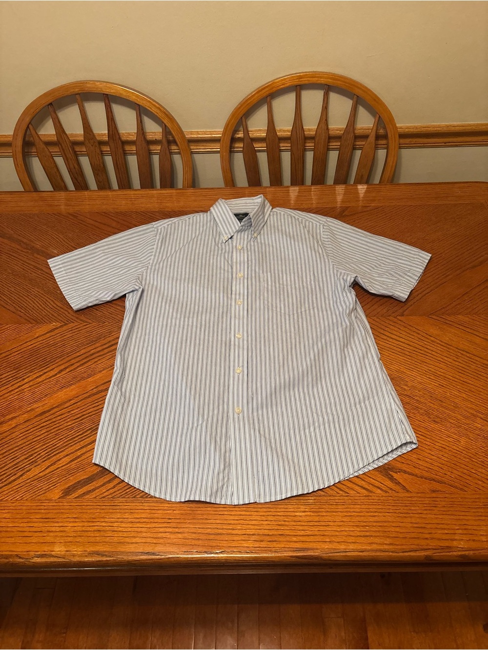 Dockers Mens Shirt Medium M Blue White Micro Stripe Short Sleeve Button Down